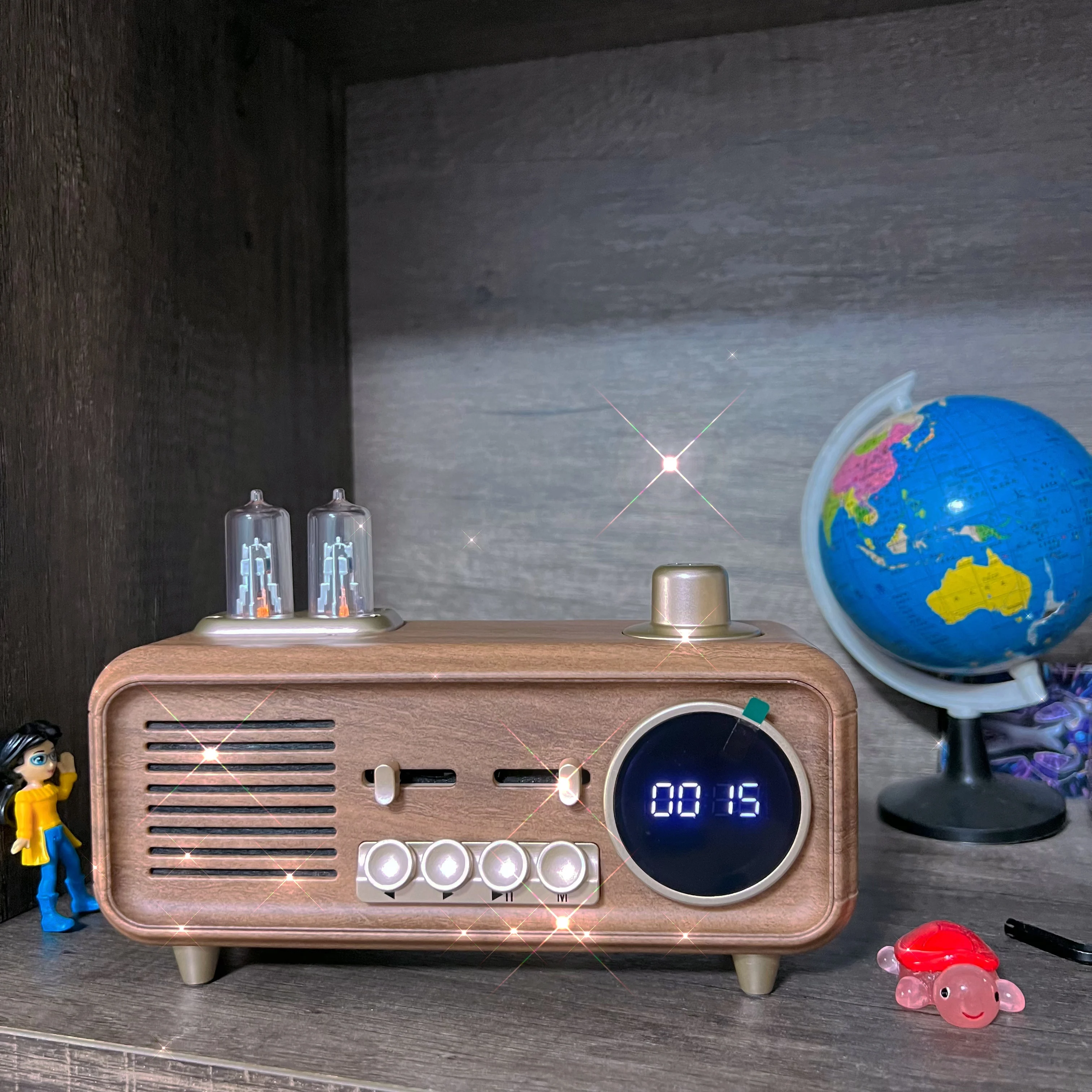 

AS32 Wireless Bluetooth Speaker Retro Knob Clock Speaker FM Radio Old-Fashioned Home Living Room Light Bulb Design