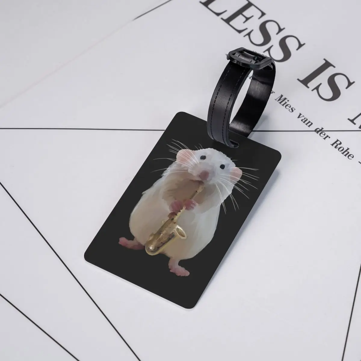 

Бирка для багажа «Мышь, играющая на саксофоне», аксессуар для чемодана, идентификационная этикетка для путешествий, держатель для багажа, с местом для имени и адреса