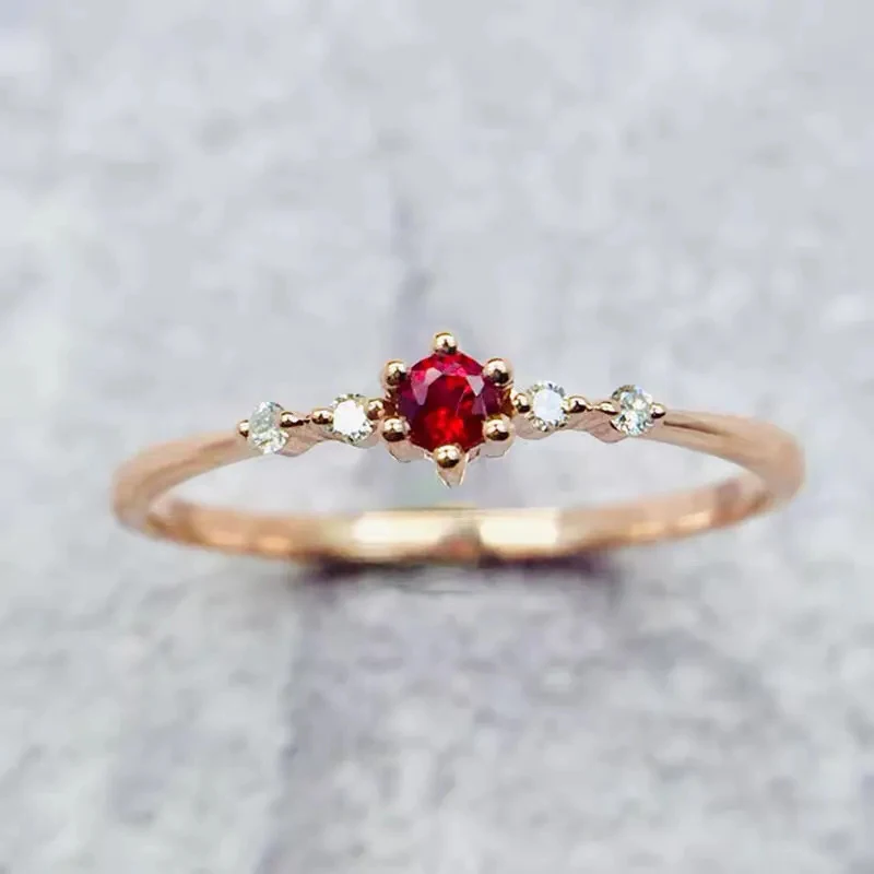 Designer Originele Nieuwe Stijl Ingelegd Ruby Geometrische Platte Ring Prachtige Opening Verstelbare Koude Wind Zoete Vrouwen Sieraden