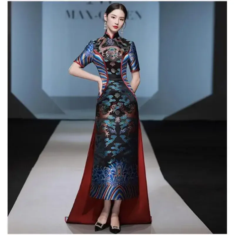 Cheongsam pour femmes, modèle de piste, style chinois, atmosphère haut de gamme, hôte rétro, réunion annuelle