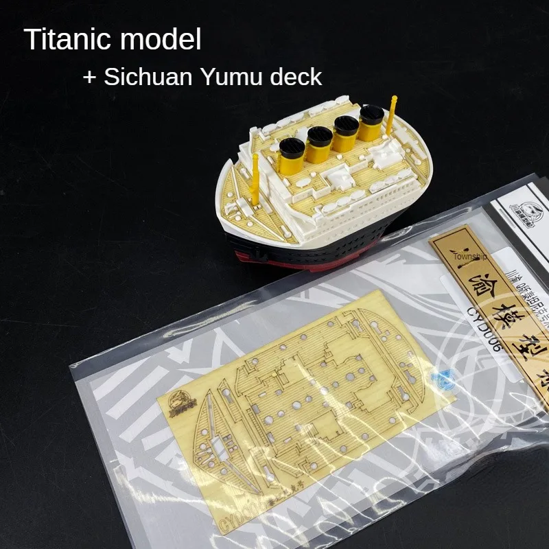 Q Version of Titanic Royal Cruise Ship MOE-001 Non-adhesive Color Model Quick Assembly Version