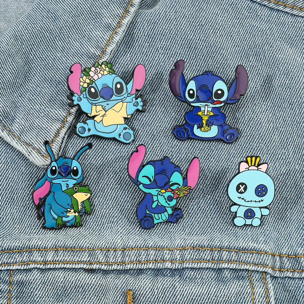 Disney-Alfileres esmaltados de Stitch, broche de monstruo alienígena azul, insignia de iconos de dibujos animados para bolsos, Pin de solapa de cuello de mezclilla, regalo de joyería