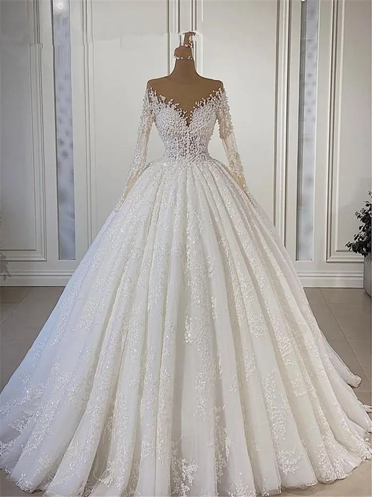 Adicione o trem pequeno para o vestido do casamento