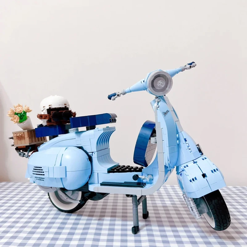 1106PCS Roman Holida Vespa 125 Technical 10298 Famous Motorcycle Assembled Building Blocks Brick Model Toy For Kids Gift