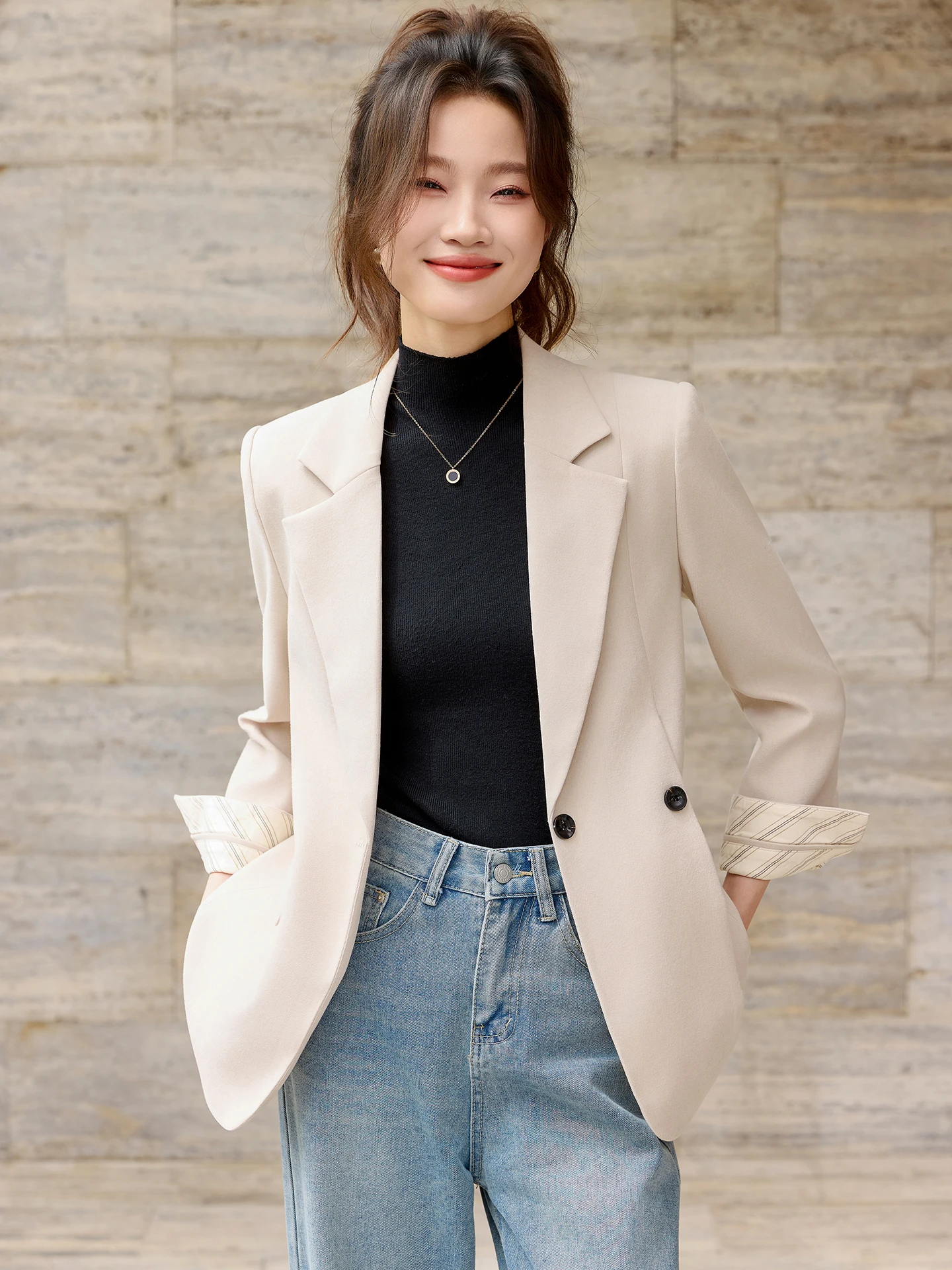 

Элегантный повседневный женский пиджак цвета хаки 2026: Новинка весенне-осеннего сезона, модный корейский дизайн, стильный топ