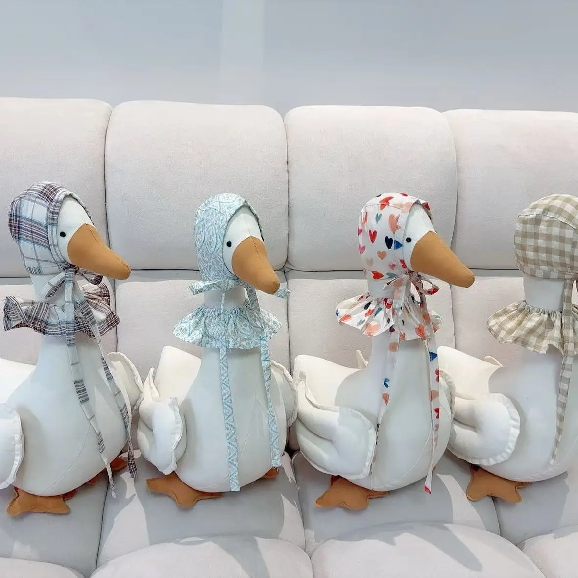 Nordic White Goose Plush Toy with Floral Plaid Bonnet Squishy Cotton Stuffed Animal Doll Companion Photo Prop Cute Birthday Gift