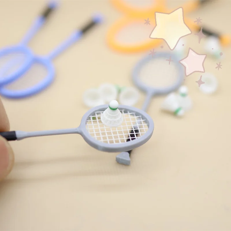 1Pair 1:12 Dollhouse Simulation Mini Badminton Racket Set For Sports Scene Decoration Dolls House Pretend Play Toys