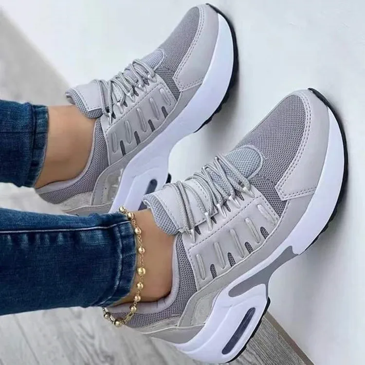 Sneakers 2022 Sepatu Olahraga Kasual Ukuran Plus Platform Wedge Fashion Baru Sepatu Wanita Berenda Jaring Bersirkulasi Sepatu Vulkanis Wanita