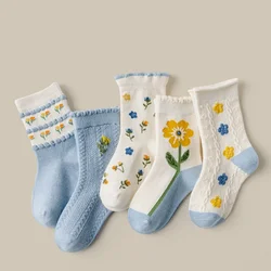 Meias de algodão médio para crianças, flores padrão, acessórios para roupas para bebês, meninas, meninos, crianças, médio, primavera, outono, 5 pares