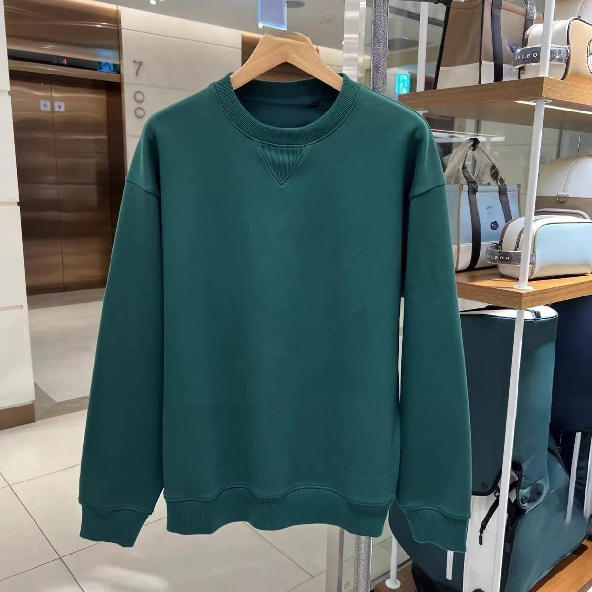 

Мужской свитшот с круглым вырезом в стиле гольфа: спортивный, повседневный, стильный, удобный, дышащий и универсальный.