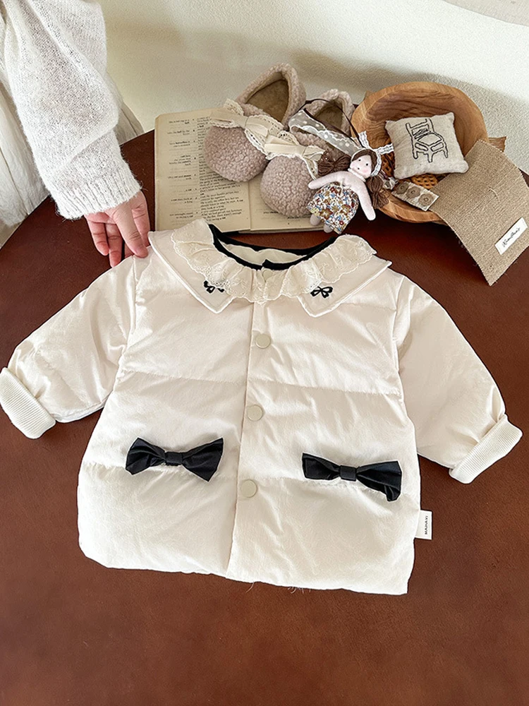 

Белое пальто на утином пуху для девочек, теплые куртки с кружевом и круглым вырезом и бантом, корейский модный детский легкий пуховик для детей 0-4 лет