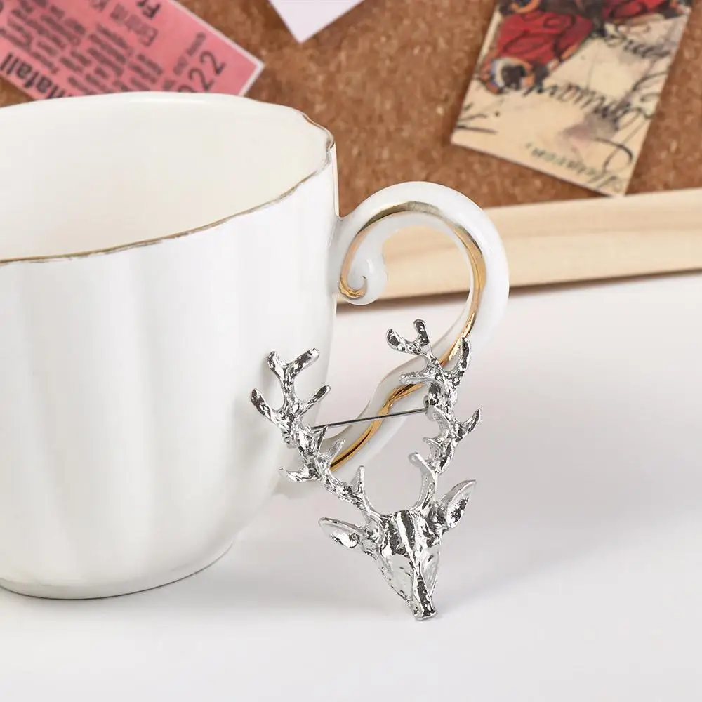 

Personality Animal Elk Head Brooch Lapel Pin Clothes Pins Christmas Badge Clothes Accessories Jewelry Deer Metal Brooch Boys