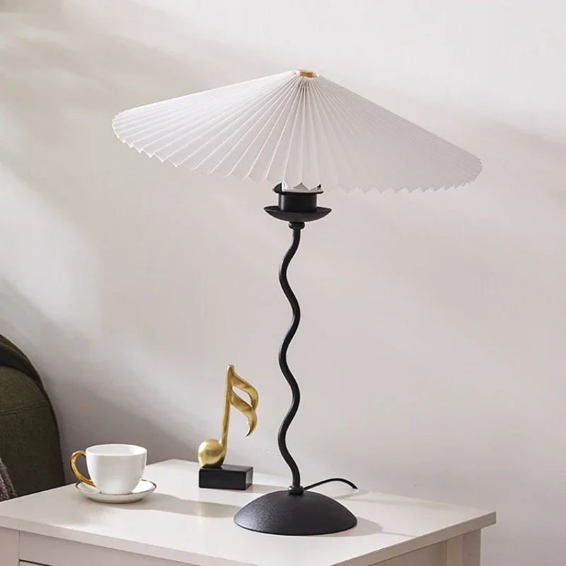 

Vintage Danish Art Umbrella LED Floor Table Lamps Designer Pleated Nordic for Living Room Corner Bedroom Decor Bedside Cafe