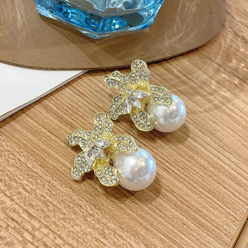 Luxury Temperament Flower Fashion Imitation Pearl Stud Earrings Women Inlaid Sparkling Stone Wedding Bride Jewelry Wholesale