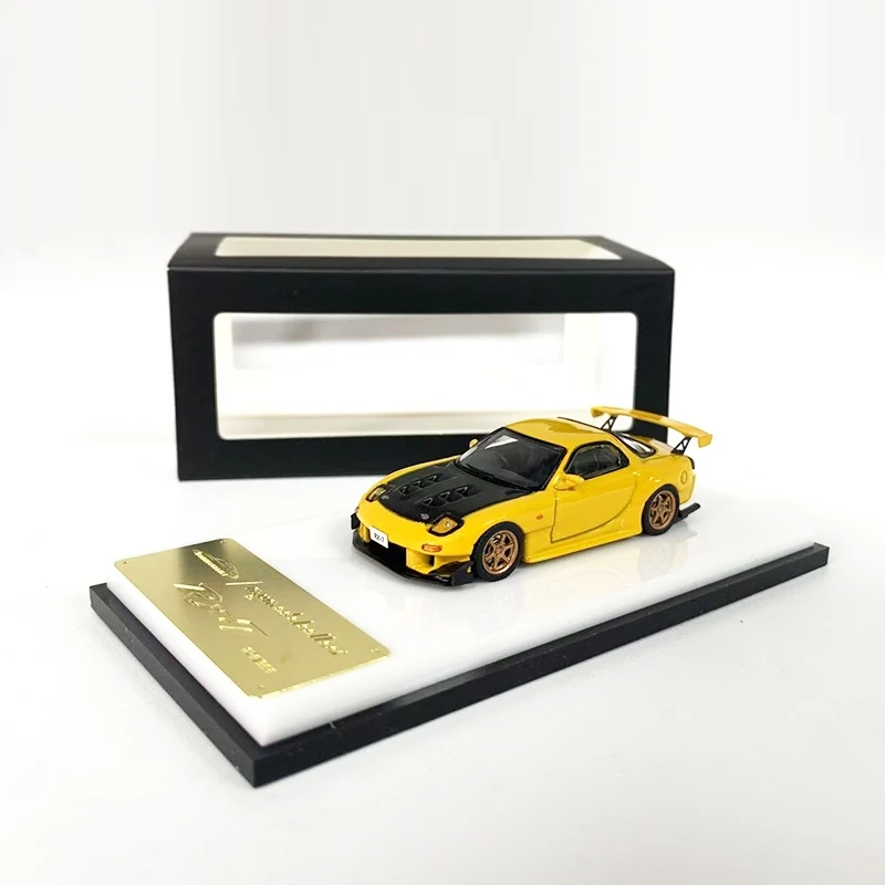 

MC 1:64 Mazda RX-7 (FD3S) initial D die-cast alloy car model, boy Christmas gift toy, adult collectible ornament.