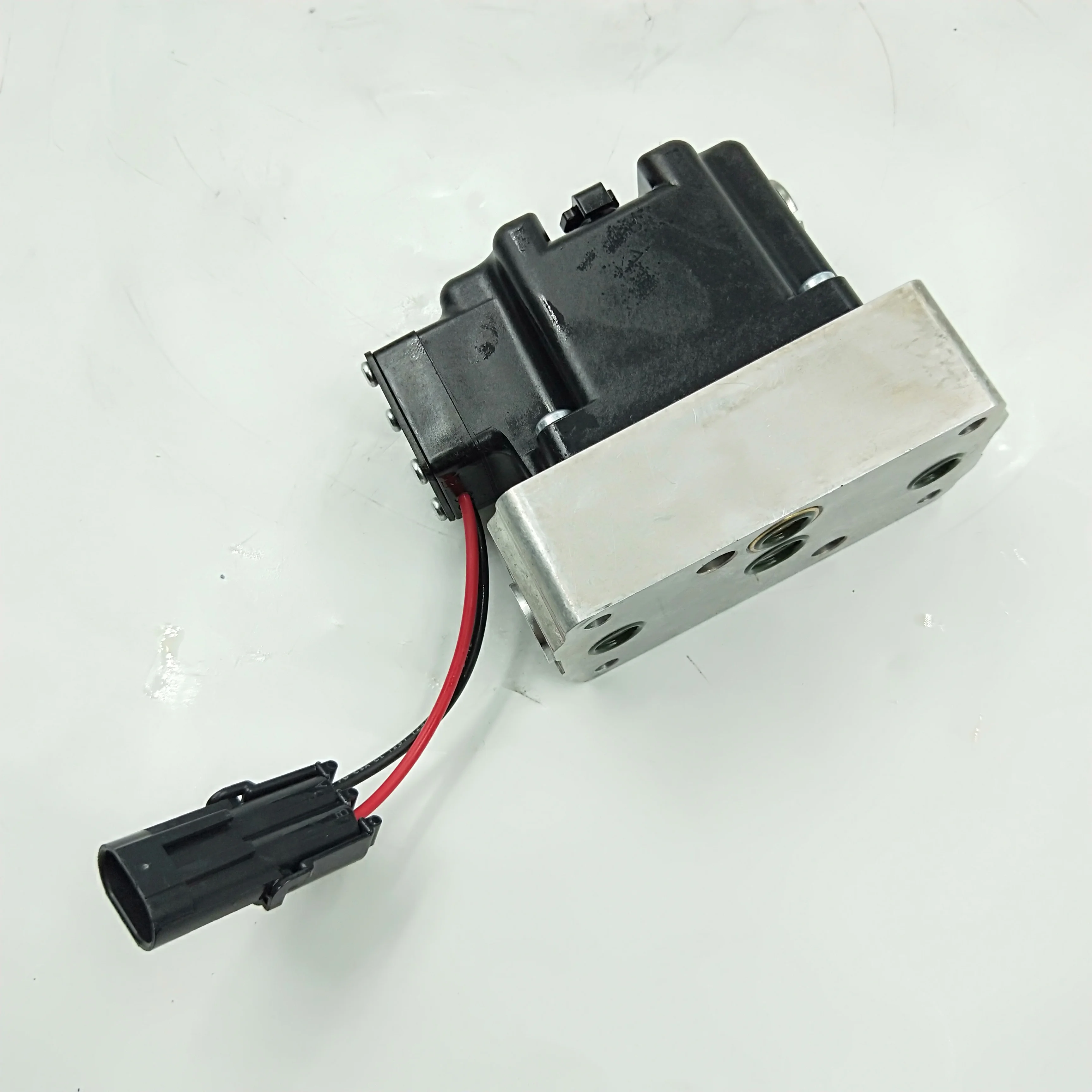 Series 157B4033 157B4735 157B3171 157B3173 Multi Way Proportional Valve  157B6200 157B4034 157B4032