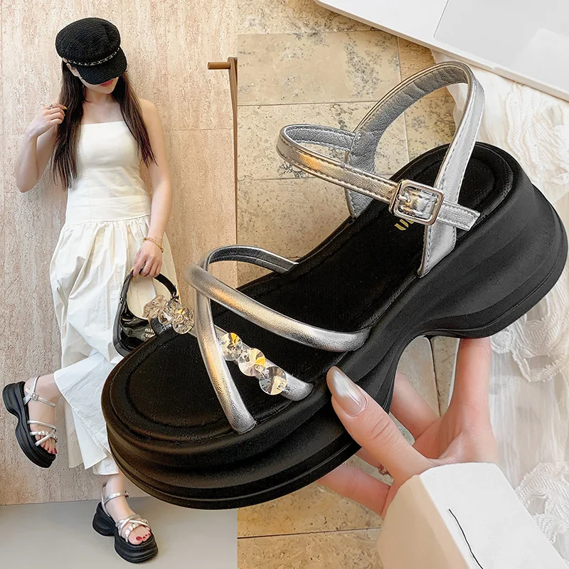 

Модные женские сандалии с открытым носком и перекрестным ремешком в сказочном стиле, увеличивающие рост, французская юбка, одинаковая пляжная обувь