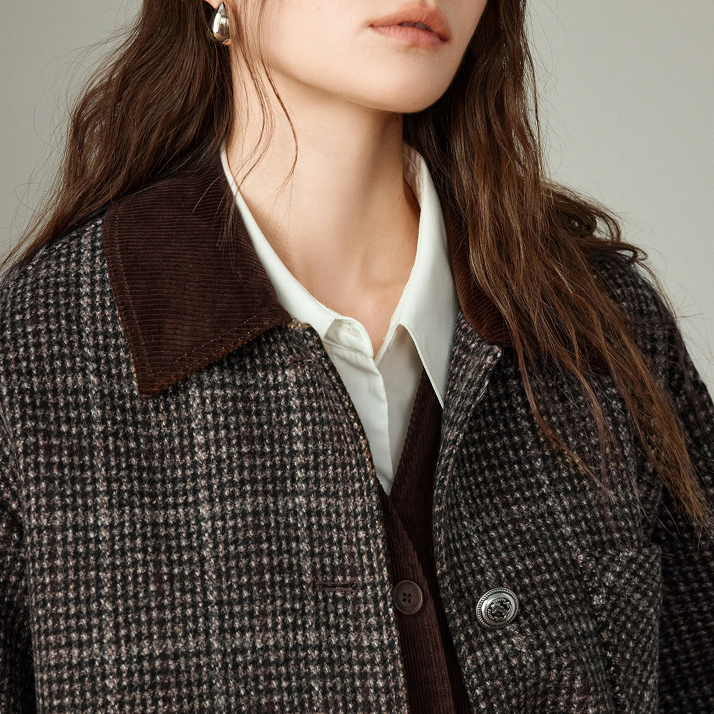 เสื้อโค้ทผู้หญิง TOYOUTH รุ่นใหม่ประจำฤดูหนาวปี 2025 ผลิตจากขนแกะแท้ 100% ผ้าลูกฟูก ลายสก็อต ตัดต่อผ้าขนสัตว์