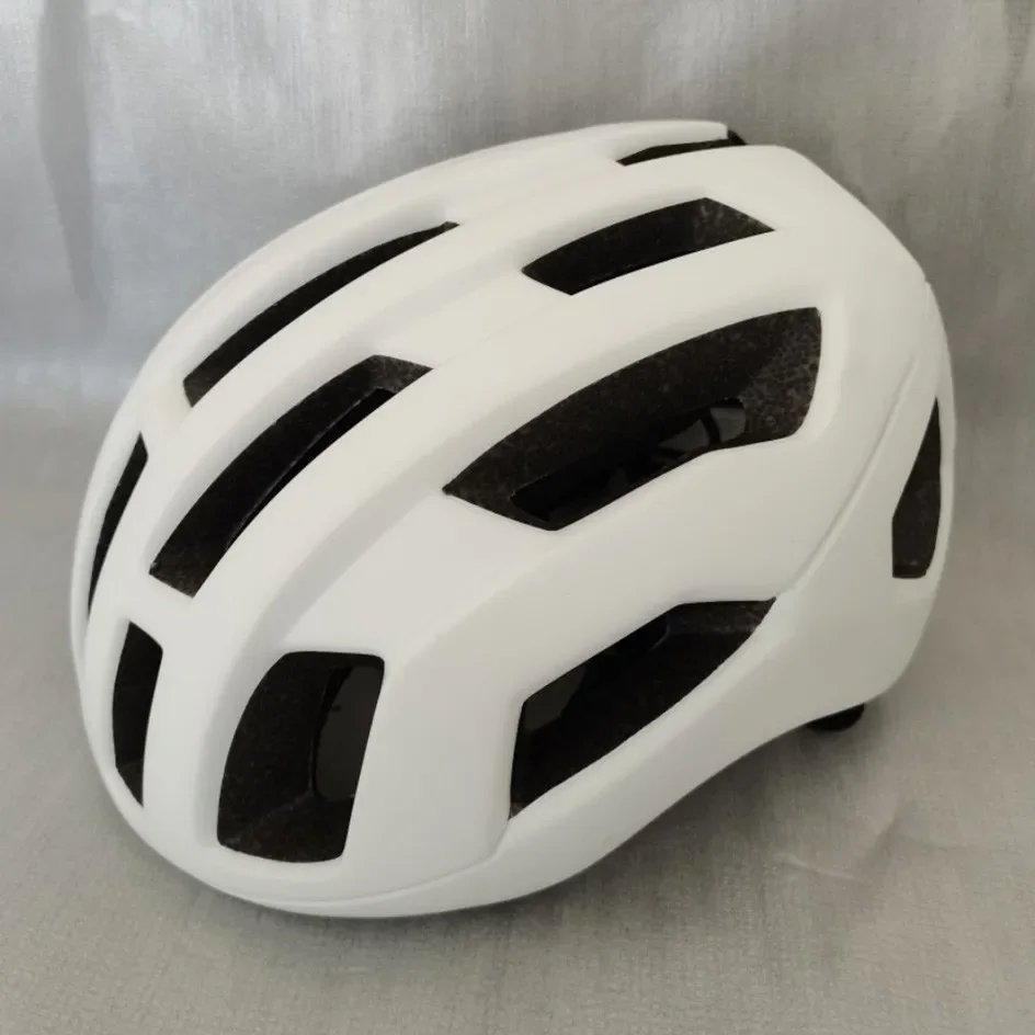 Ultralight Cycling Helmet Men Women Riding Intergrally-molded Mtb Air Bicycle Helmet EPS Road Bike 54-60cm Capacete Ciclismo