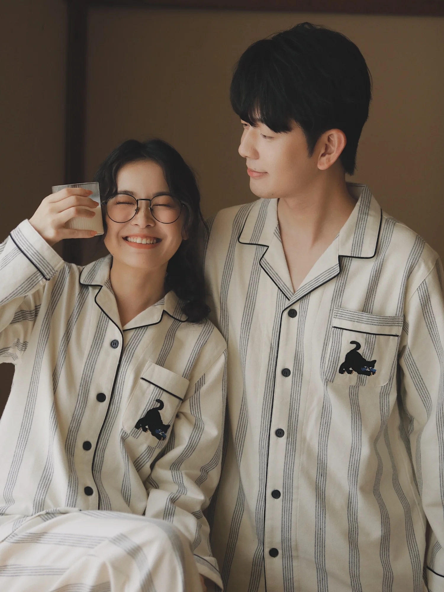 

Классический полосатый комплект для сна с длинными рукавами и брюками для пар, из хлопкового фланеля, домашняя одежда, осенний комплект из двух предметов, в корейском стиле, для отдыха