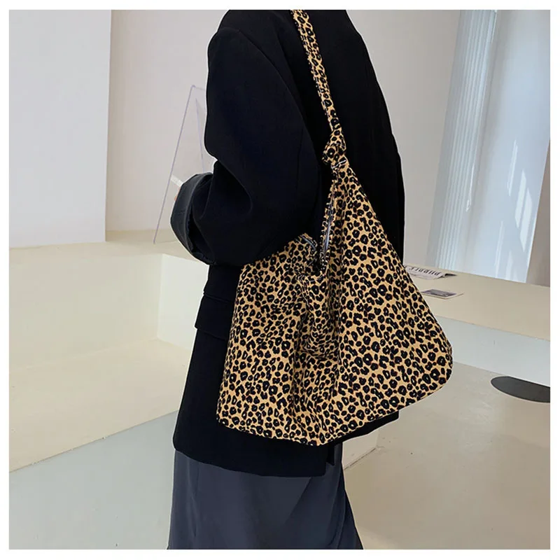 

Fashionable Leopard Print Diagonal Cross Bag Large Capacity Shoulder Bags Shopping Bag Retro Canvas bag Wholesale