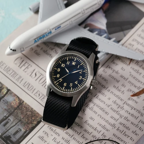 Imagen 1 del producto 【Hora de escape】Reloj piloto con movimiento de cuarzo VH31 con esfera negra tipo B o tipo A y caja de 38 mm resistente al agua con zafiro de 100 M