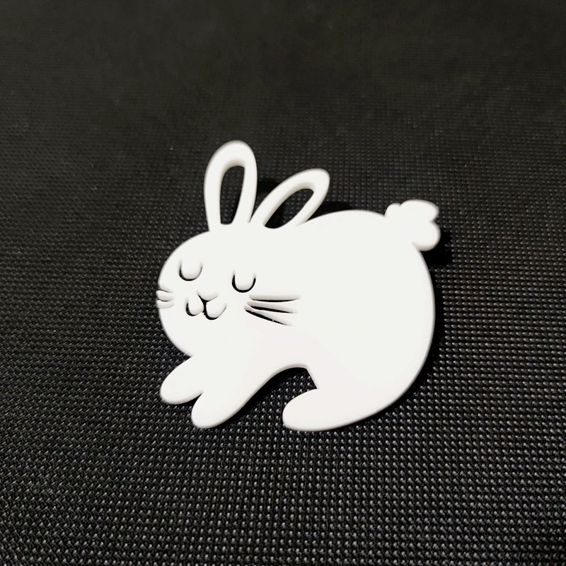 KUGUYS Fashion Acrylic Jewelry Little White Rabbit Brooches for Womens