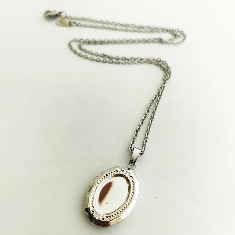 1pc Medium Concave Oval Photo Frame Pendant Designed Charms Floating Locket Picture Necklace Women Girls Family Memorial Jewelry