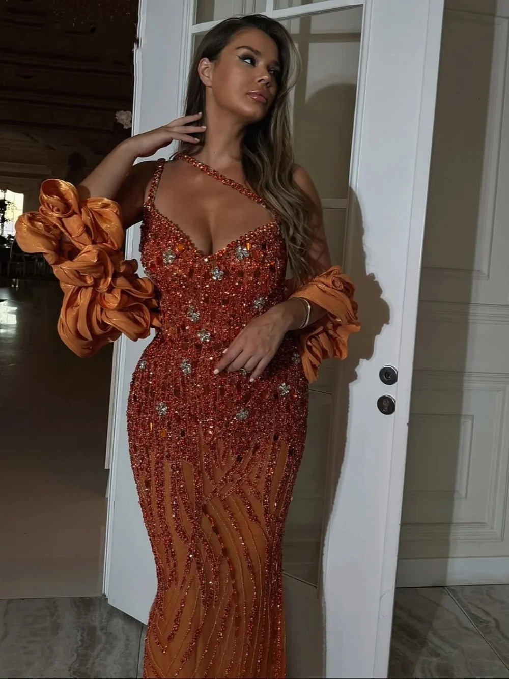 Abiti da sera a sirena con illusione Abiti da ballo senza maniche con scollo a cuore Guaina con perline di cristallo Abiti da festa lunghi fino al pavimento personalizzati