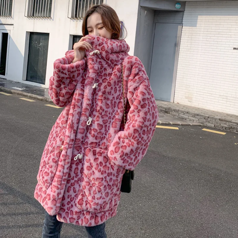 New Rose Pink Leopard Pattern Coat Imitation Fur Medium Length Loose 2023 Winter Women\'s Coat Horn Button Plush Warm Coat