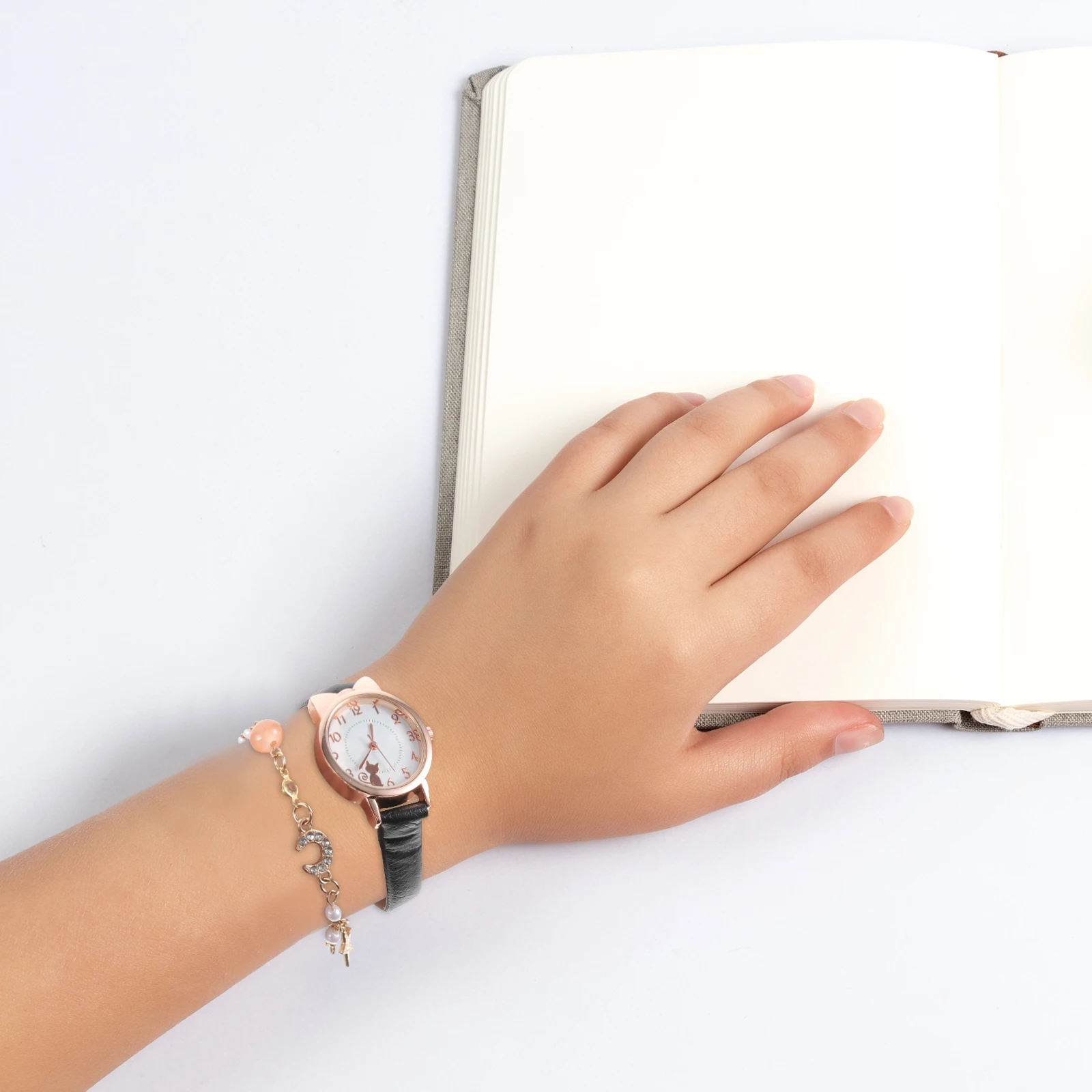 

1 комплект женских кварцевых часов с браслетом, дизайн с узором в виде луны и звезд, идеально подходит для вечеринок и повседневной носки