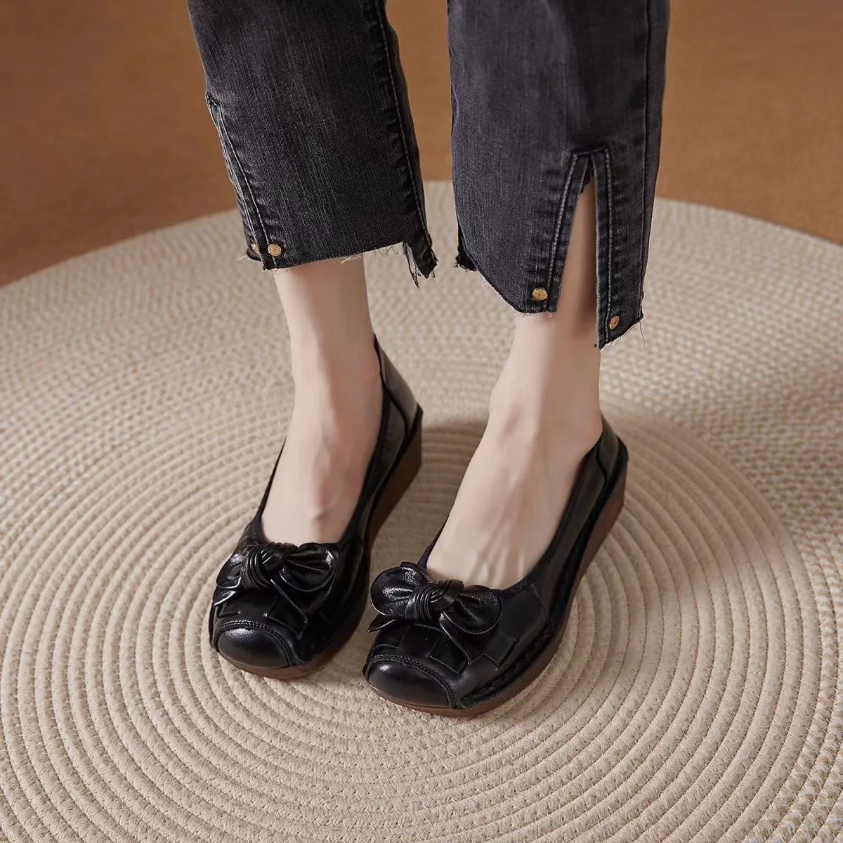 New Cowhide Slope Heel Women\'s Shoes Comfort Mother\'s Shoes Soft Sole Genuine Leather Shallow Mouth Women\'s Shoes