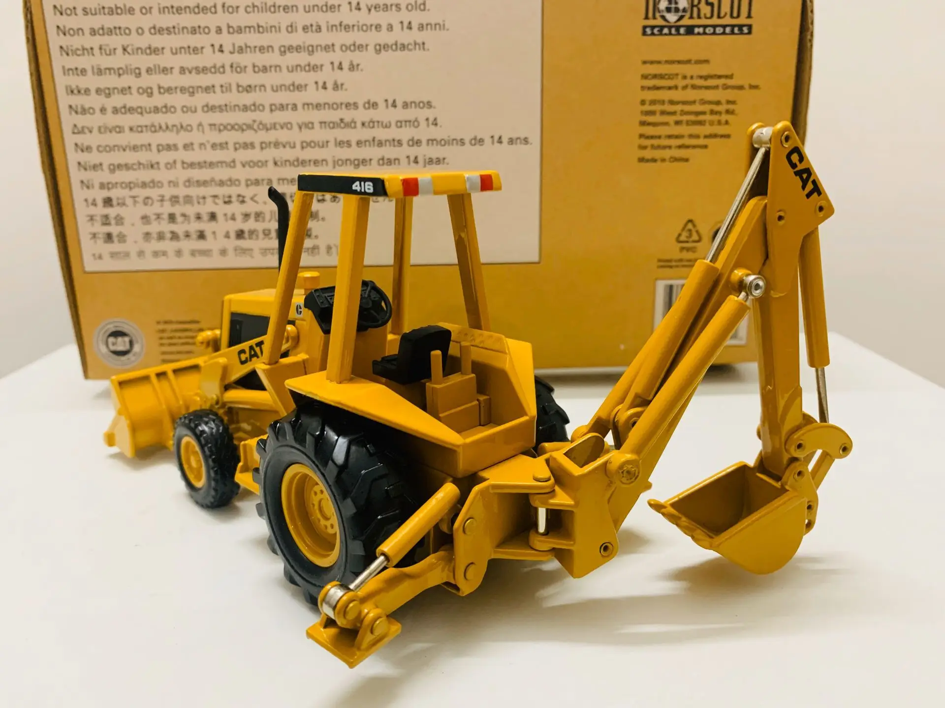 416 BACKHOE LOADER 1:32 SCALE DIECAST MODEL 55271