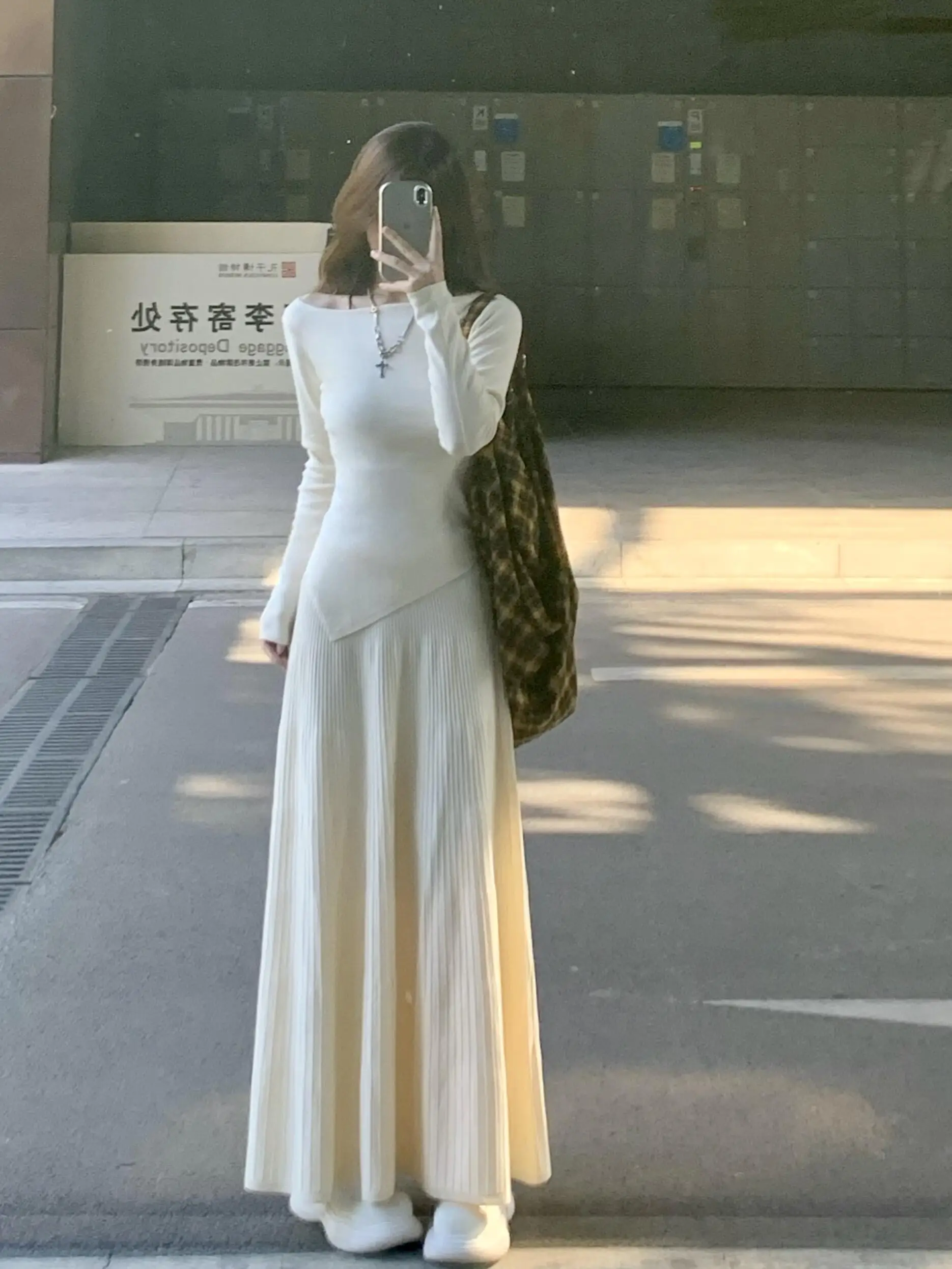 

Korean Style Soft Small Knitted Set Women's 2025 Super Popular Super Beautiful Asymmetrical Top Half Skirt Two Piece Set
