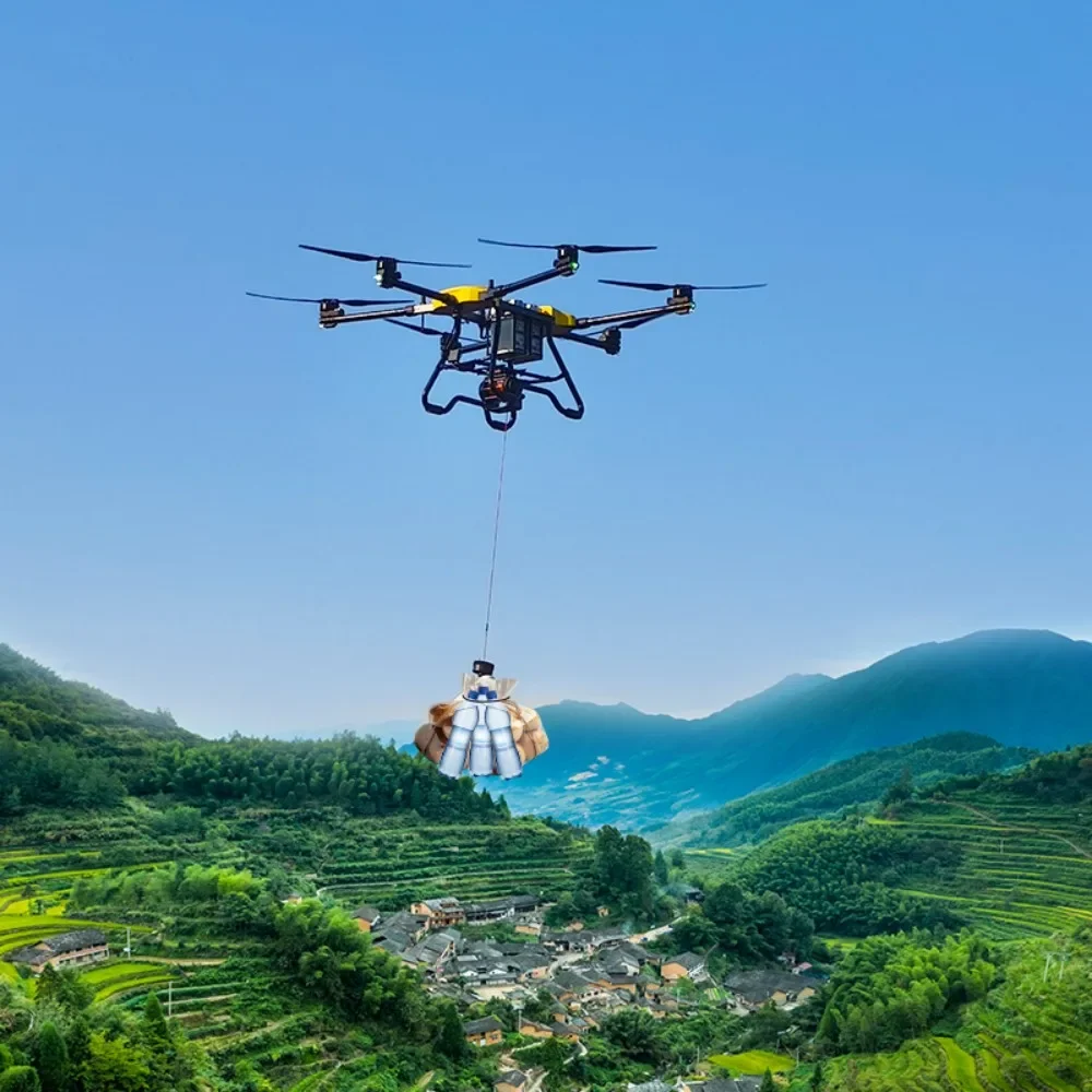 Les drones électriques de transport à grande charge sont utilisés pour la pulvérisation agricole et également pour le transport rapide dans les zones dangereuses