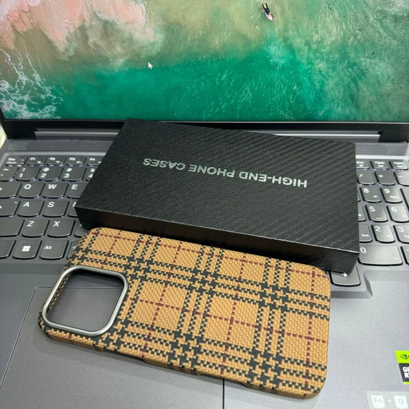 

Suitable to Iphone16 pro max,Fiber Phone Pro IP 16,Carbon Fiber plus Protective Cover Magnetic Suction