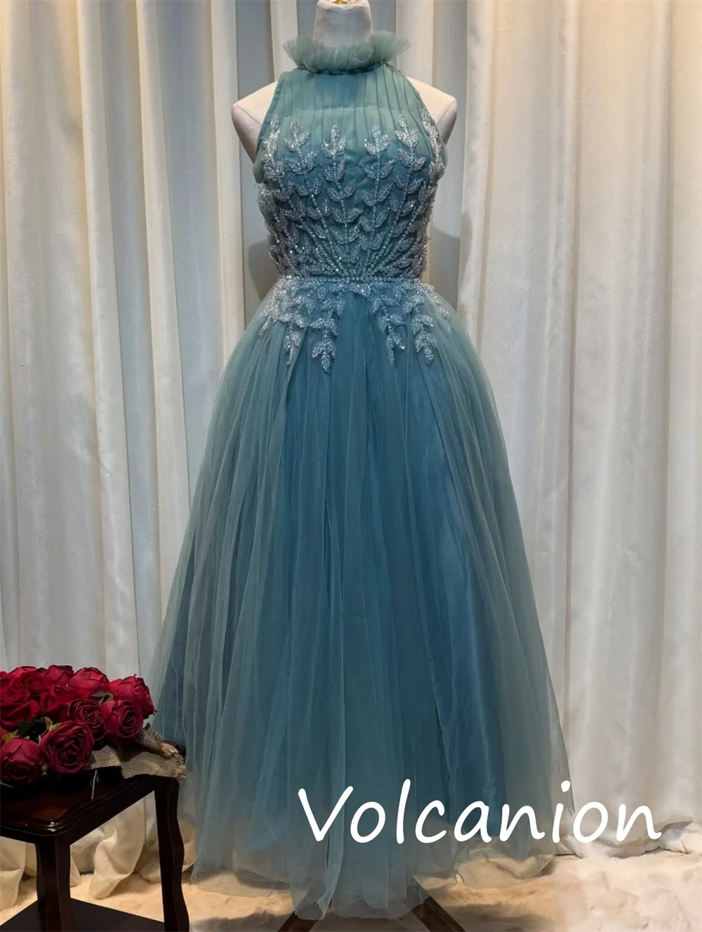 Taglie personalizzate disponibili Abiti lunghi a trapezio con pieghe in organza con paillettes e collo alto Occasioni su misura Sparkle