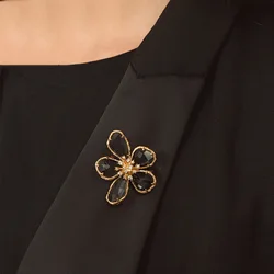 Exquisite Women Transparent Flower Rhinestone Brooch Jewelry Fashion Elegant Crystal Brooches Pins Badges Plant Luxury Pin Gift