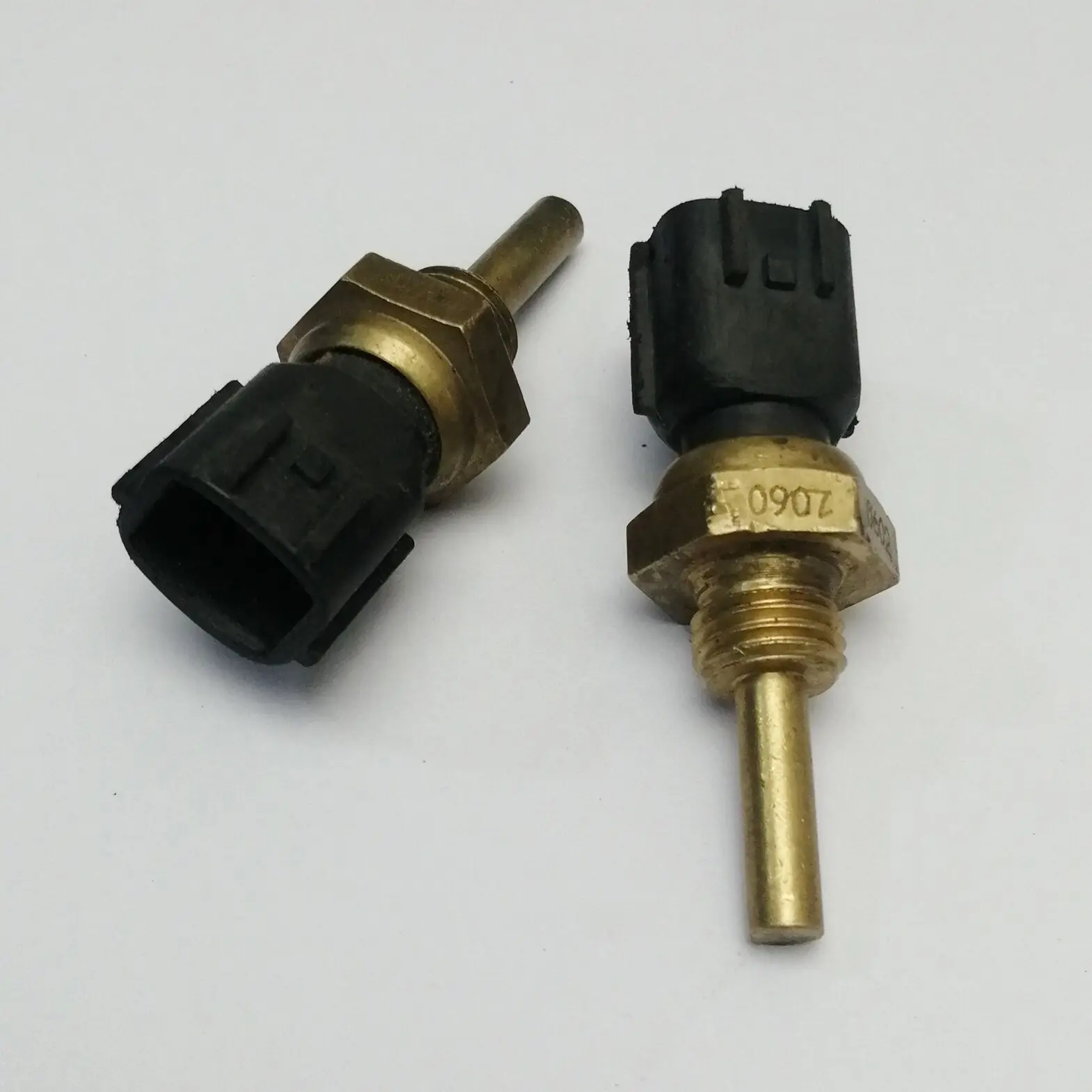 

Suitable for Qijun SUV Opel Renault Ford engine coolant temperature switch sensor 1960041