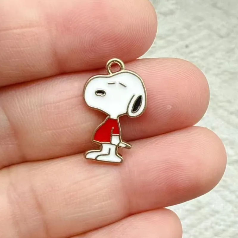 10 Stück Cartoon Snoopy Dekorationen Niedliche Legierungs-Anhänger Anime DIY Weihnachten Paar Kreative Mode Schmuck Accessoires Geschenk – Detail 7