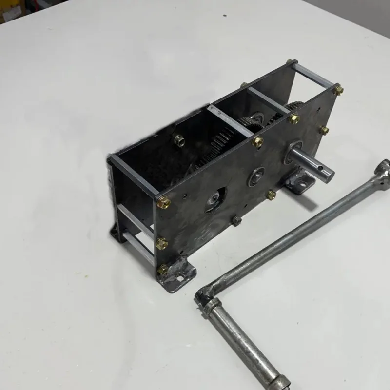 AC 220V 2000W 50Hz Hand-Cranked Generator with Strong Magnet Speed Increasing Gearbox Household Power Generation Device