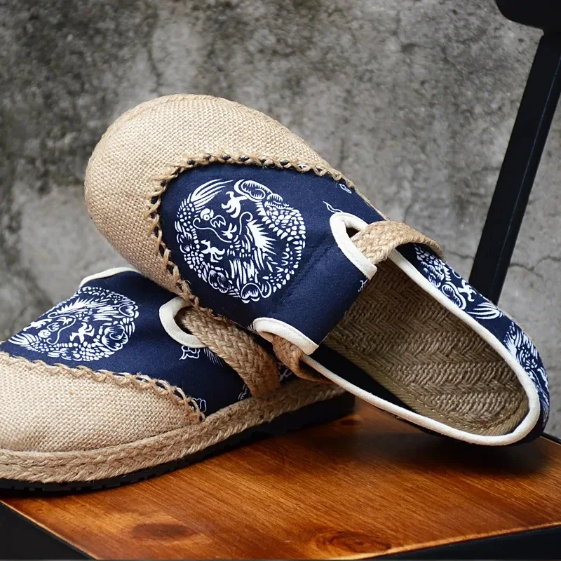 Chinese Style Flax Vintage Men Casual Loafers Male Shoes Lightweight Breathable Flat Shoes Printing Lazy Shoes Spring Summer New