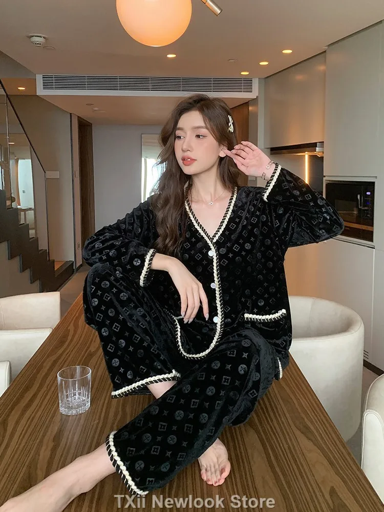 Gold Silk Velvet Sleepwear for Women, Spring and Autumn: Red-Hot Home Clothes with Long Sleeves and Outdoor Wear Suit for Winter