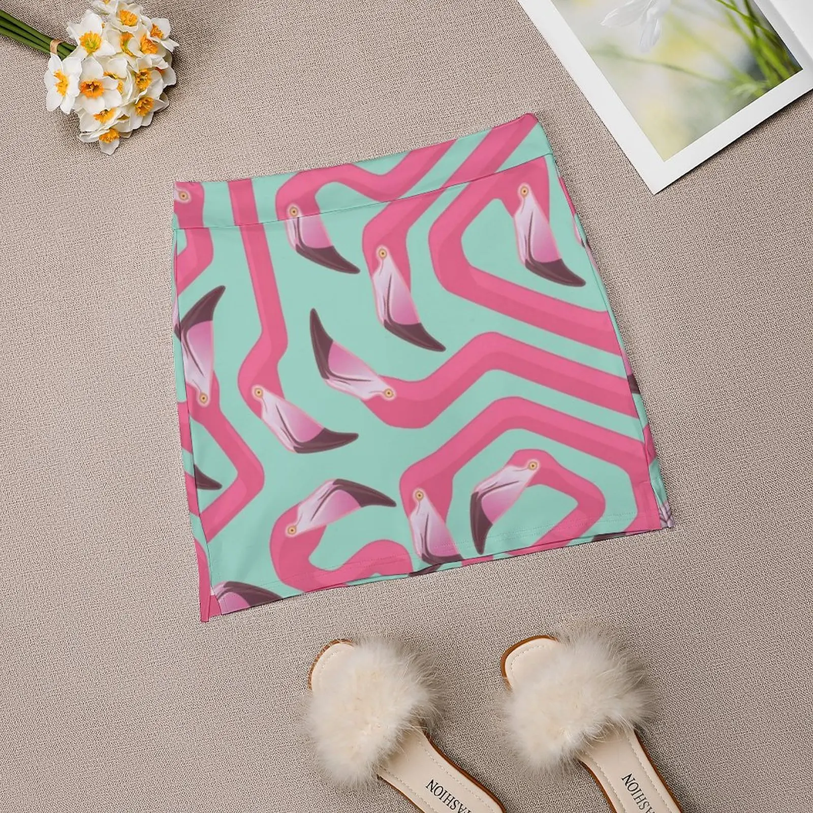 Labirin Flamingo Di Latar Belakang Kaca Pantai. Rok Fashion Wanita Rok Celana 2022 Rok Mini Rok Pendek Kantor Flamingo Flock