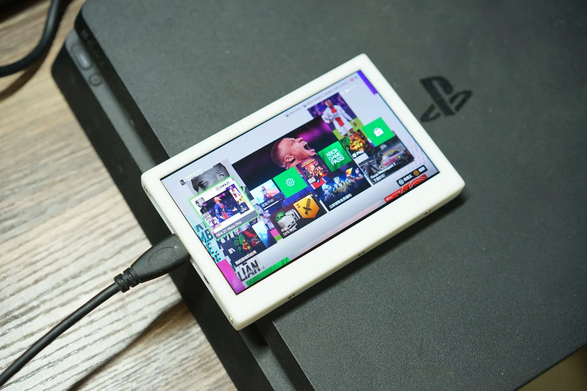 Fully compatible 5-inch portable screen with battery, mini monitor