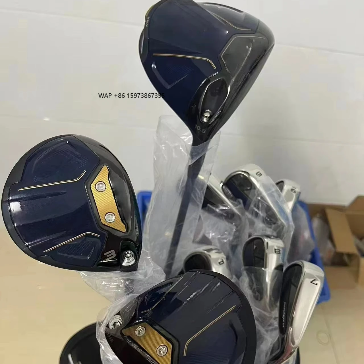 

Right Handed Men's Set of New Golf Clubs Portable with Rubber Grip and Golf Bag Accessory