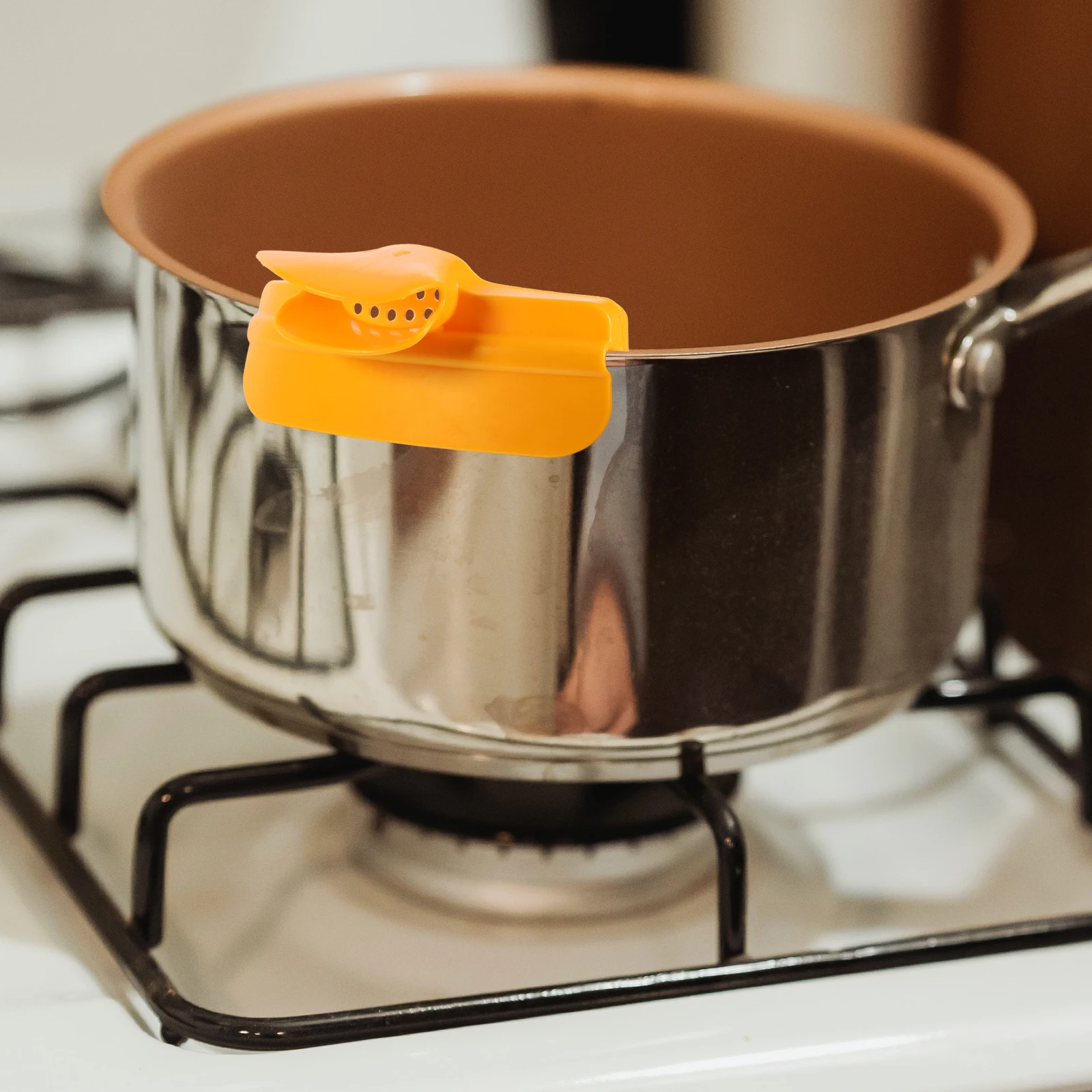 

Silicone Pot Soup Funnel Reusable Kitchen Gadget Yellow Color 120C Heat Resistant Anti Spill Draining Oil Pouring Pans