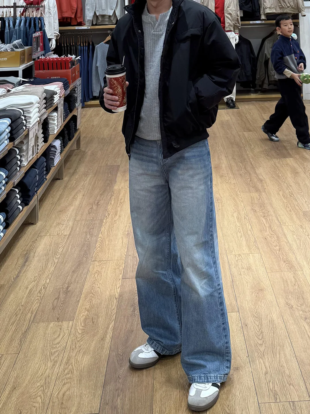 

Cleanfit Blue Men's Retro American Vibe Loose Fit Distred Denim Jeans mid Waist Zipper Closure Straight Leg Jeans