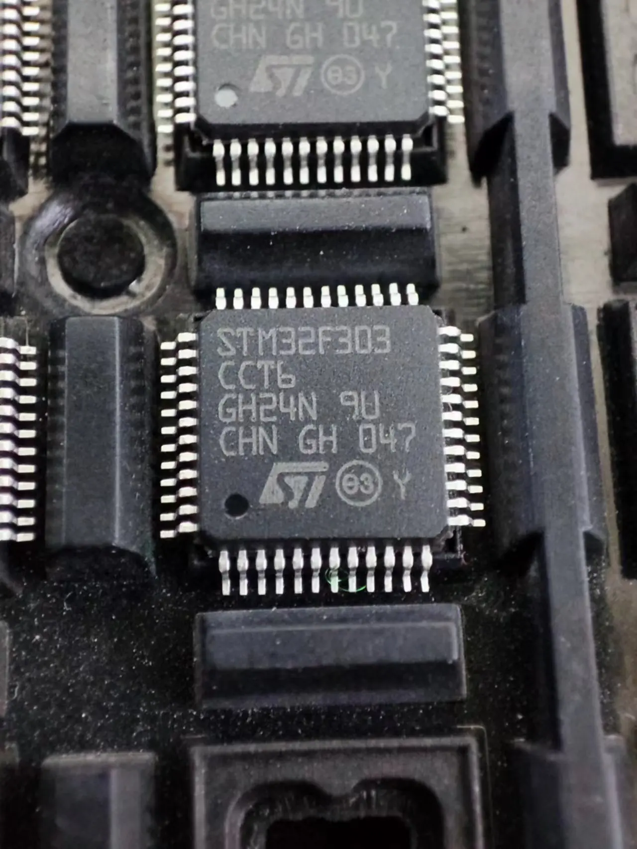 STM32F303CCT6 STM32F303RCT6 STM32F303VBT6 STM32F303RET6 STM32F303CBT6 STM32F303VCT6 100% nowy oryginał