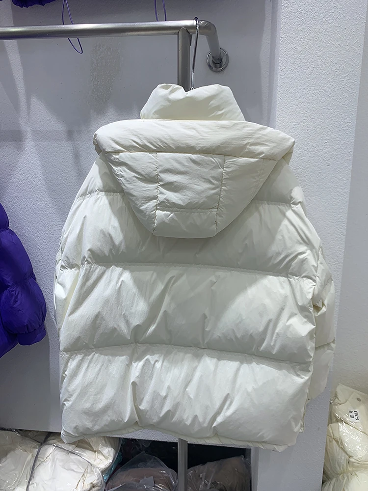 Chaqueta de plumón de pato blanco para mujer, abrigo de plumas con capucha, cuello corto, cálido, grueso, hebilla de cuerno, tendencia, invierno,